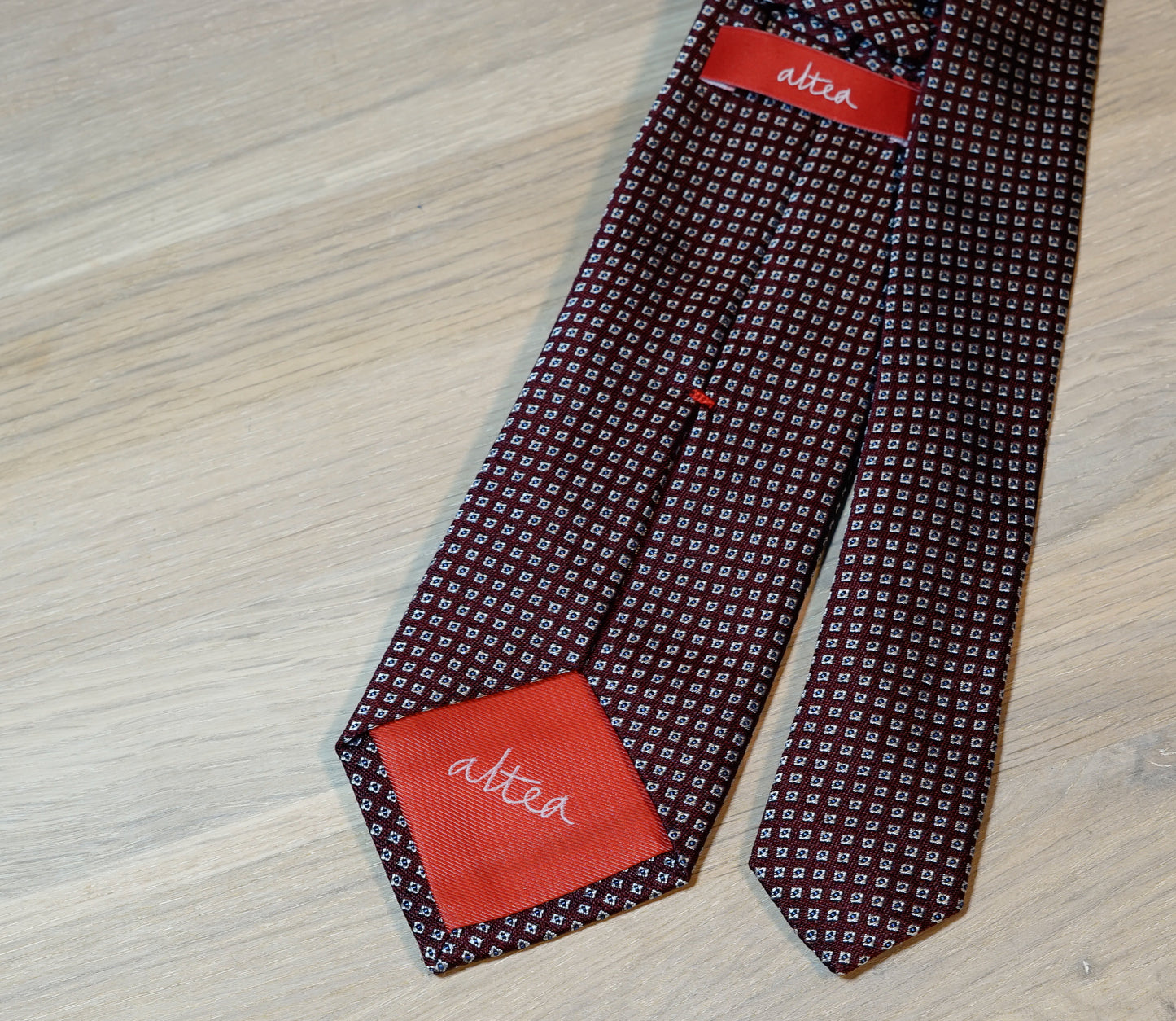 Altea-burgundy-white-square-silk-tie