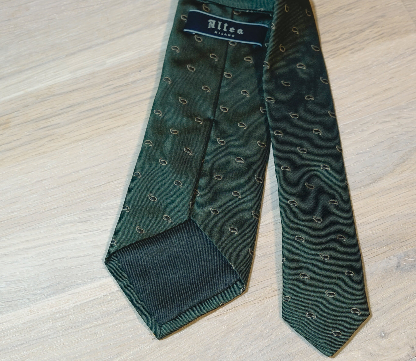 Altea-dark-green-black-paisley-seta-soie-silk-back