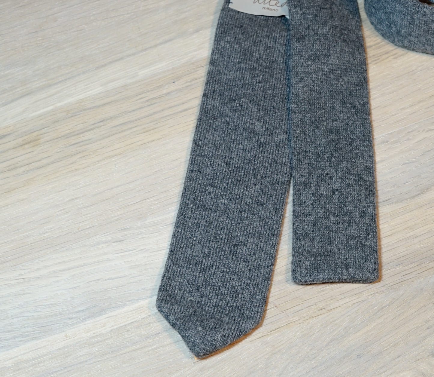 Altea-gray-knitted-pure-cashmere-tie-back