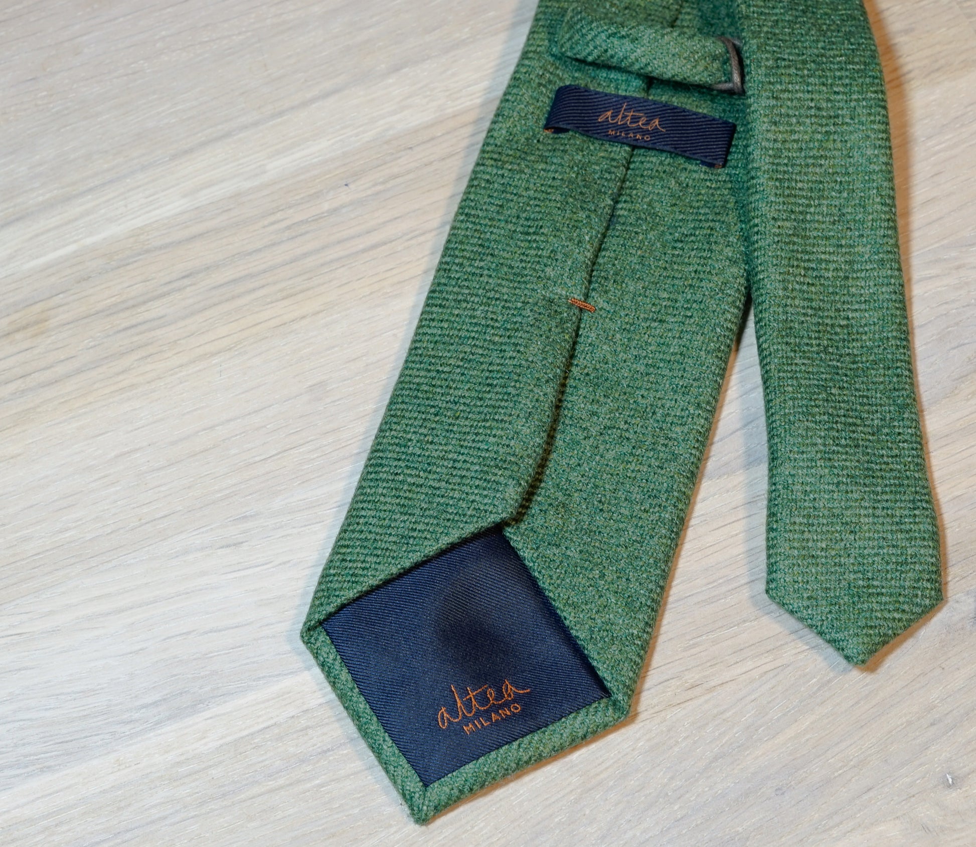 Altea-mid-green-cashmere-tie-back